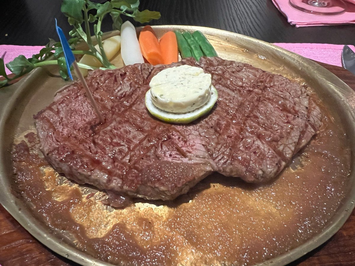 I'm at Angus House in Jakarta Pusat, DKI Jakarta swarmapp.com/c/cb50ZzYpnEh