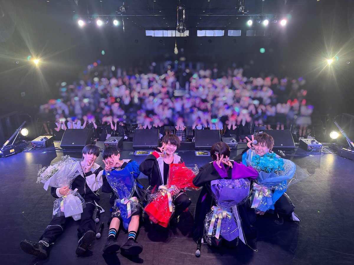 FAiRYPLAY_info's tweet photo. 本日はFAiRY PLAY現体制解散ライブにご来場頂きありがとうございました。

約2年間、皆様の沢山の応援のお陰様でここまで突き進むことができました。本当にありがとうございました。
これまでの時間が皆様にとって一生の宝物となりますように…🧚‍♀️

『FiNALE』7/29 24:00〜
https://t.co/Utv9WRnmCX https://t.co/KNwtRBvD8n