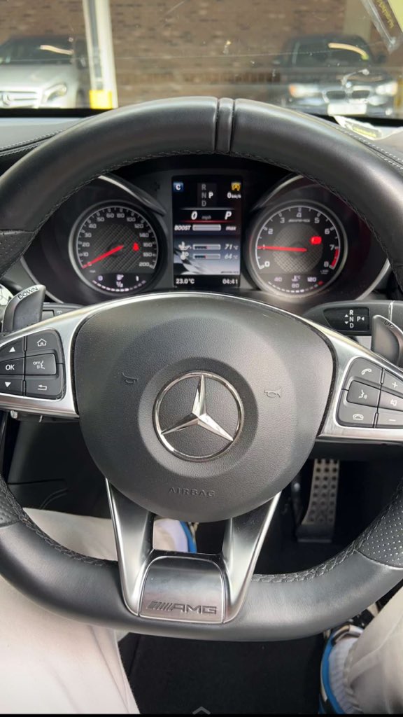 Zurinatashaar's tweet photo. Riding on empty 😬🤦🏽♀️ needa refill but i need Starbucks so bad enough😩😂🤷🏽♀️ #cantdecide #empty #needgas #andstarbucks lmao https://t.co/s2NoRx31Lu
