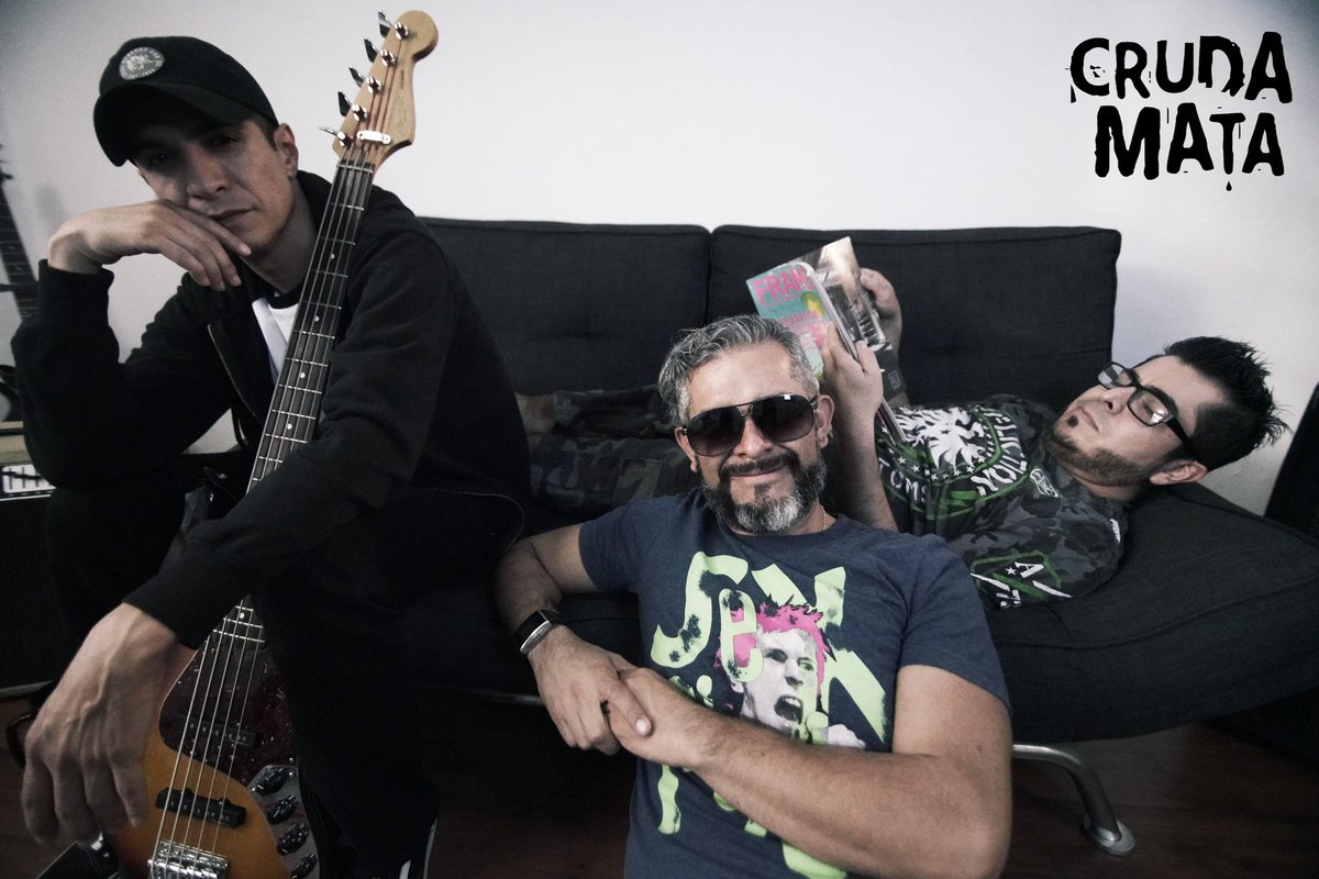 Nos vemos hoy 16:30!, lleguen desde temprano, recuerden llevar para la entrada 2 o 4 comidas no perecederas por persona, se abren puerta de 12:00 a 24hrs, no hay duda que la ☠️Crüda Mäta ☠️. #festivaldelacervezatlaquepaque #punkrock #rockduro #hacemosloquenosgusta #crudamata