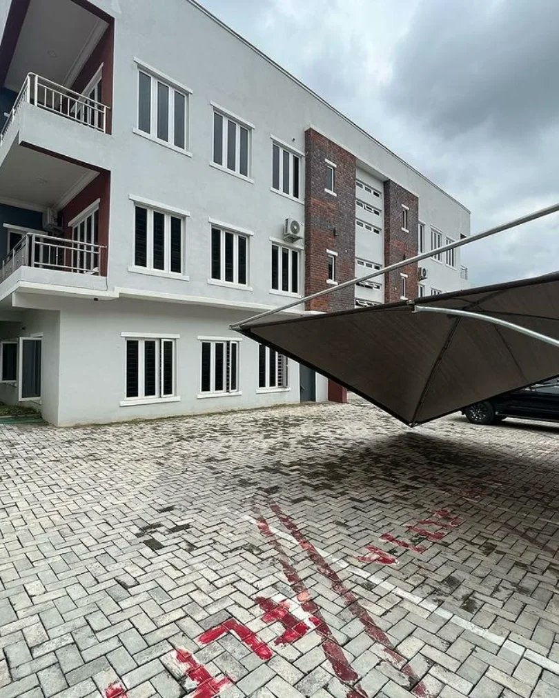 fortcubesrealty's tweet photo. A New 3 Bedroom Apartment with BQ Available FOR SALE
Location: Jahi, Abuja
Price: N78M 
For Inspection:
07055550475 https://t.co/ItQmtaoMmE