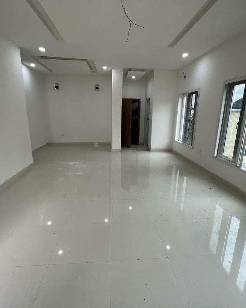 fortcubesrealty's tweet photo. A New 3 Bedroom Apartment with BQ Available FOR SALE
Location: Jahi, Abuja
Price: N78M 
For Inspection:
07055550475 https://t.co/ItQmtaoMmE