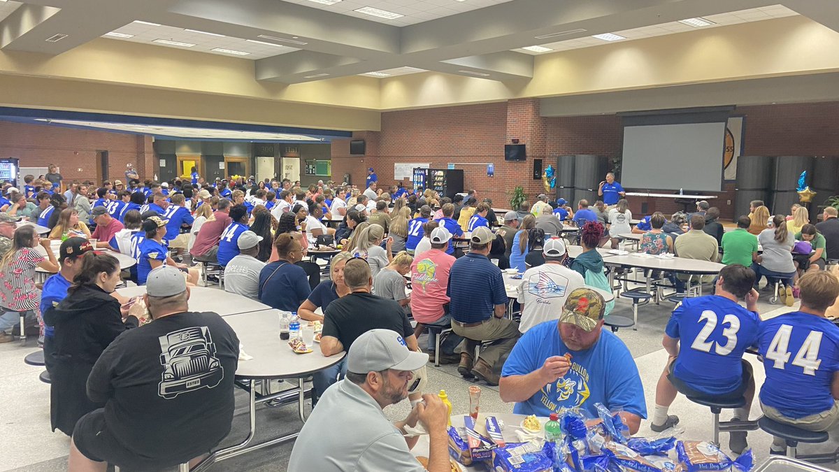 CoachJaredZito's tweet image. What a great Jacket Night for SEB Football! We had a packed house full of players, coaches, families and supporters! What a great community!  #RiseToTheChallenge

@SEB_Football @SEBHSAthletics @SEB_HighSchool
