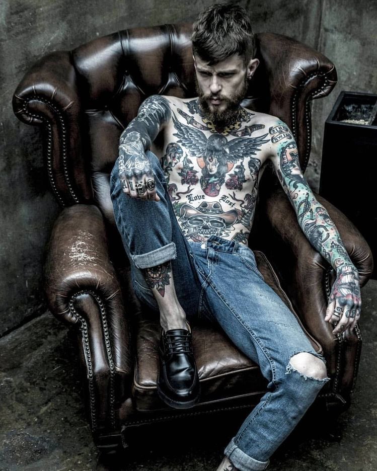 Lexington Wyvernbough 

♛ Royal
♛ Warrior
♛ Asshole 
♛ Untested
♛ Unbothered
♛ Unapologetic
♛ Winged Demon
♛ Mature Roleplay 
♛ Banter/Storylines 
♛ Original Character
♛ #HeavenlyWars 
♛ #Darker

I am loyal to the nightmare of my choice.