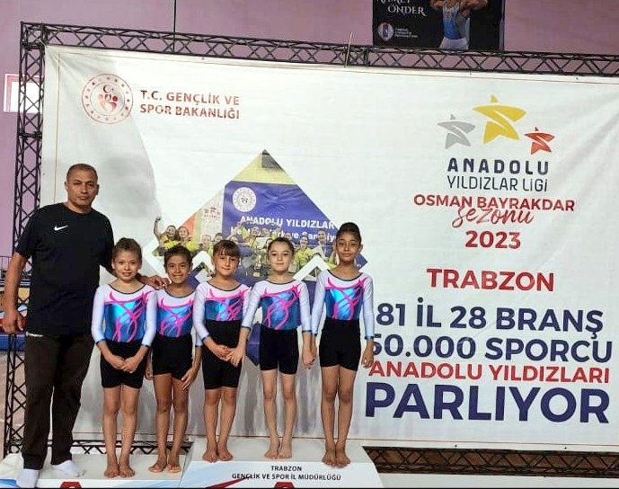 Trabzon'da düzenlenen #AnadoluYıldızlarLigi Cimnastik müsabakalarıında Gaziantep takımımız ikinci olarak finale yükselmiştir.🥈
Tebrikler çocuklar...👏