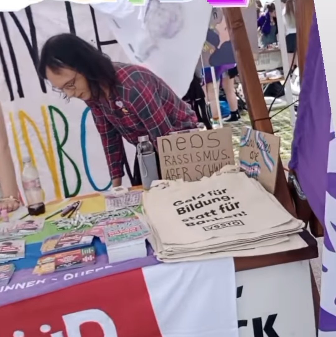 Lukas Schobesberger (@schobesberger_l) on Twitter photo Der <a href="/vsstoeinnsbruck/">VSStÖ Innsbruck</a> kann nicht Mal auf eine #Pride gehen und mit Grün und Pink Seite an Seite für #LGBT-Themen einstehen. Nein - selbst da wird wieder sinnlos gestichelt.
Wenn der ewige "Kampf ✊" wichtiger ist, als die Inhalte... Der <a href="/vsstoeinnsbruck/">VSStÖ Innsbruck</a> kann nicht Mal auf eine #Pride gehen und mit Grün und Pink Seite an Seite für #LGBT-Themen einstehen. Nein - selbst da wird wieder sinnlos gestichelt.
Wenn der ewige "Kampf ✊" wichtiger ist, als die Inhalte...