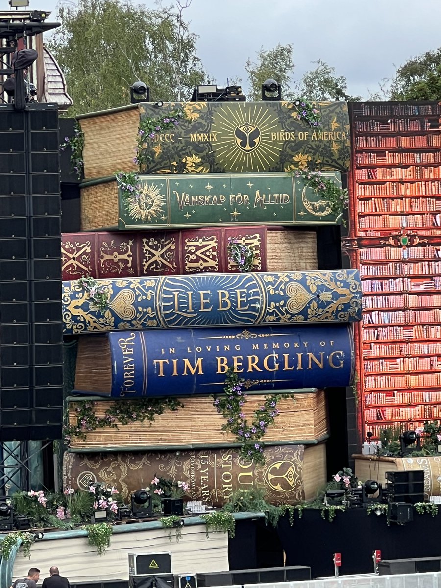 Dancing Astronaut tweet media