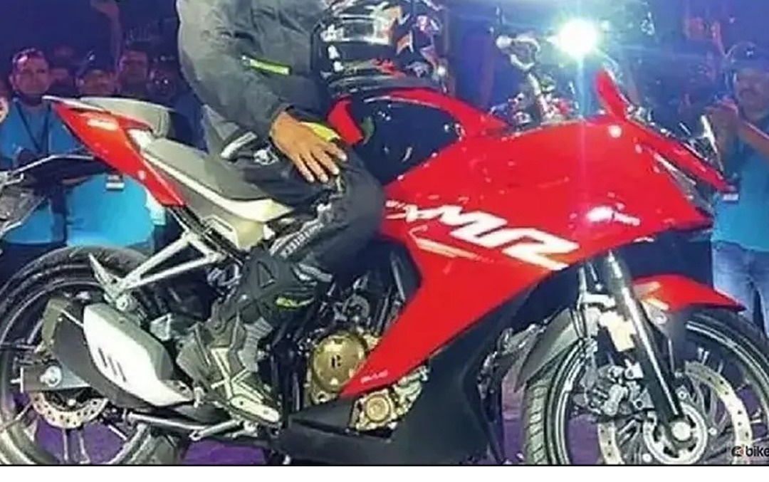 lifeinparody's tweet photo. Only first Gen of Karizma was a legendary bike and later new models were worst in design ans tire width and the latest upcoming is the worst design. #LegendsofKarizma https://t.co/IQYqi02rR8