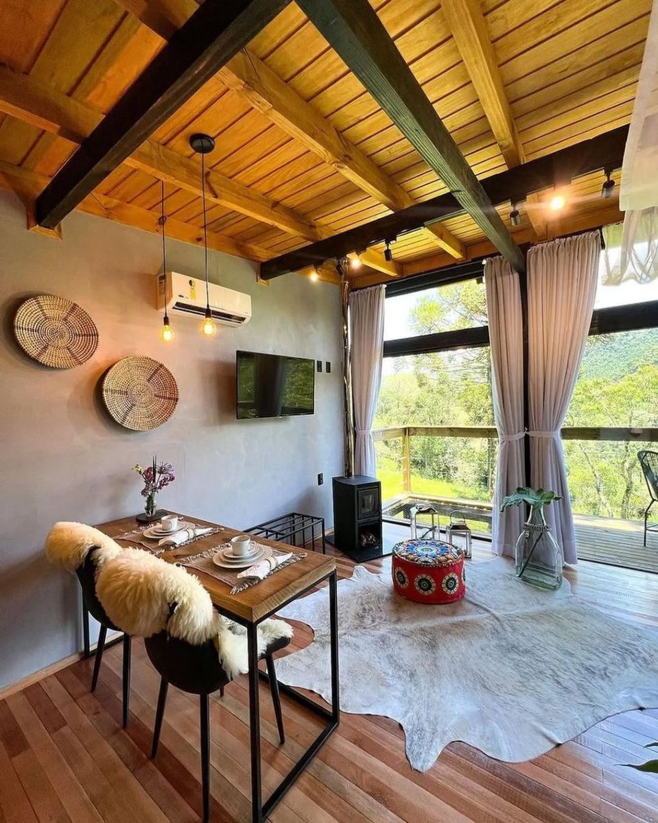 Tinyhouse_com's tweet photo. Tell us what you think about this adorable home! It's got us swooning! 😍

📸: @umacabana https://t.co/8gpaSiyscJ