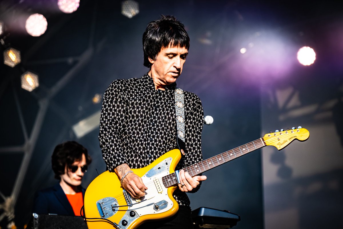 AdamHMatthews's tweet photo. Johnny F***kin Marr 🎸🎸🎸
Johnny Marr // South Facing Festival // 28.07.2023
📷 @live4evermedia
-
-
-
-
#adamhamptonmatthews #johnnymarr #johnnymarrjaguar #johnnyfuckinmarr #thsmiths #NGHFB #newtownvelocity #hihello #thischarmingman #southfacing @Johnny_Marr @SouthFacingFest https://t.co/HXaGIz4VHf