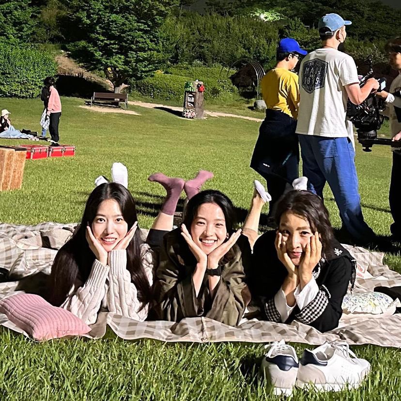 taerizm424's tweet photo. 김태리 고생했어! 팀악귀👻 https://t.co/86VGf3W5jR