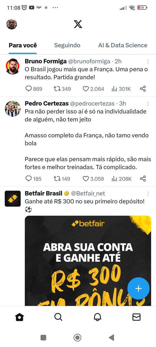 Um dos dois não viu o jogo ou estão vendo nuggets numa caixa de poodles