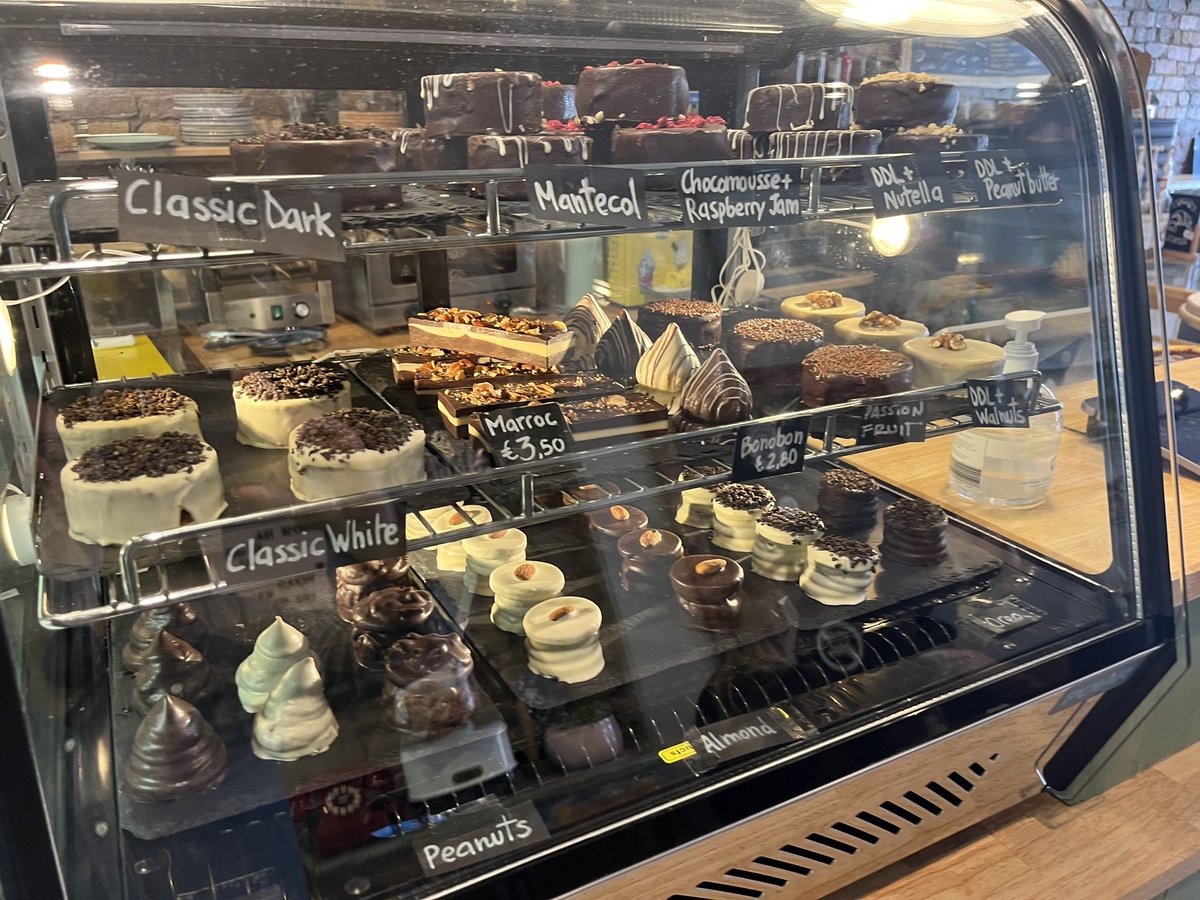 paddycullivan's tweet photo. HMMOG (Holy Mary Mother of God) #bakeology #treats #theliberties https://t.co/9dJEOdlAAR