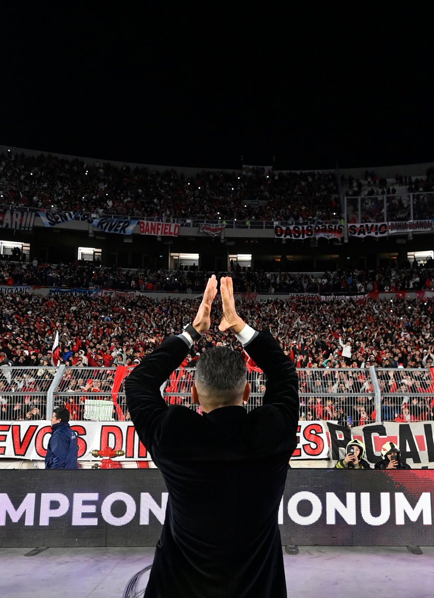 juegosimple__'s tweet photo. 🤯 Pff, LOCURA de dato vía @gastontr16.

🇦🇷 River Plate es el equipo con MAYOR EFECTIVIDAD COMO LOCAL [92.3%] en la última temporada, entre las diez principales ligas de TODO el mundo.

🇦🇷 1 - River Plate | 92.3%
🏴󠁧󠁢󠁥󠁮󠁧󠁿 2 - Manchester City | 91.2%
🇫🇷 3 - Lens | 91.2%
🇵🇹 4 - Benfica | 90.1%
🇵🇹 5 - Porto | 88.2%
🇵🇾 6 - Libertad | 87.8%
🇩🇪 7 - Borussia Dortmund | 86.2%
🇳🇱 8 - PSV | 86.2%
🇳🇱 9 - Twente | 84.3%
🇪🇸 10 - Barcelona | 84.2%