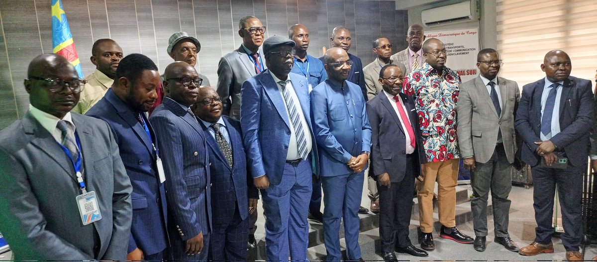 CongoTransports's tweet photo. S'adressant aux participants parmi lesquels les chefs des divisions provinciales des TVCD , le Min de tutelle les a exhortés à finaliser au plus vite le plan national de désenclavement des territoires avec les amendements de fond prenant en compte les divers secteurs des TVCD https://t.co/oHuqibMj5p
