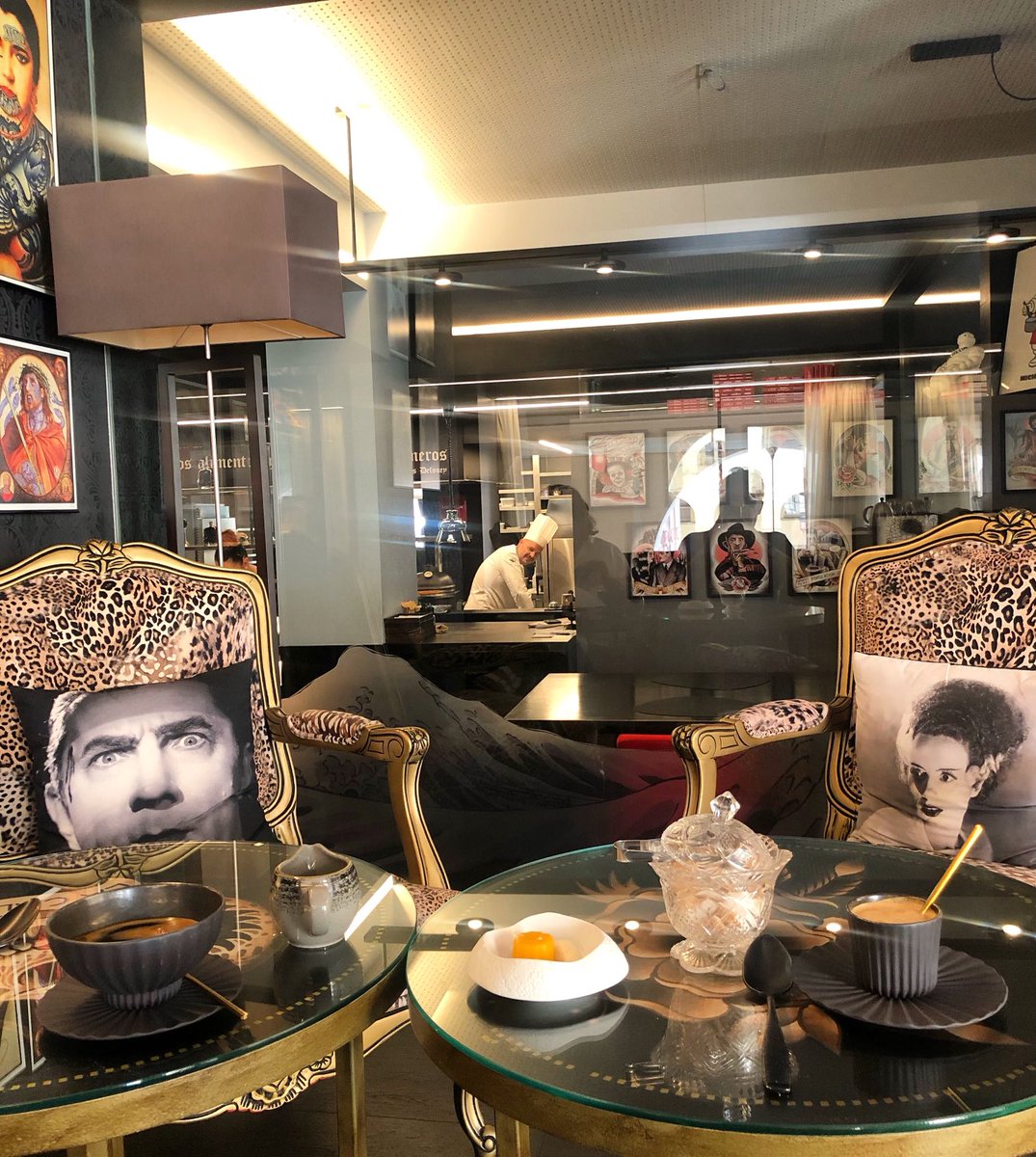 Café con mis monstruos favoritos.
: ) )