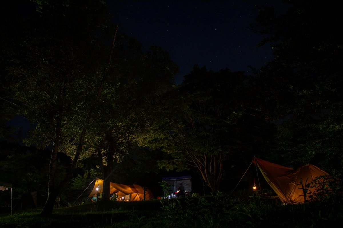 GUNSAI_BIGMEET's tweet photo. 本日は猛暑の中大変お疲れ様でした!!
続いて後夜祭のBIGCAMP進行中です!
皆さん思い思いにキャンプを楽しんで貰っています👏
リベラルさん、井本さんの参戦により話に花が咲く所か爆発中🤣
#BIGCAMP https://t.co/7Oqcb5lFwd