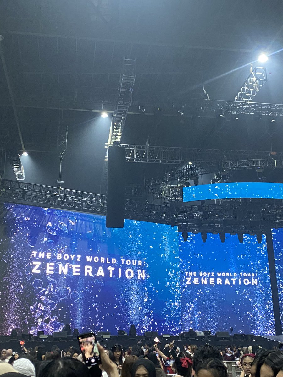 emelymrnh's tweet photo. Thank u the boyz it was such a amazing and cool concert. Im very enjoyed it #THEBOYZinJAKARTA #THEBOYZ_ZENERATION_in_JAKARTA #THEBOYZ_THEB_BEACHPARTY https://t.co/5nutmqSsbW
