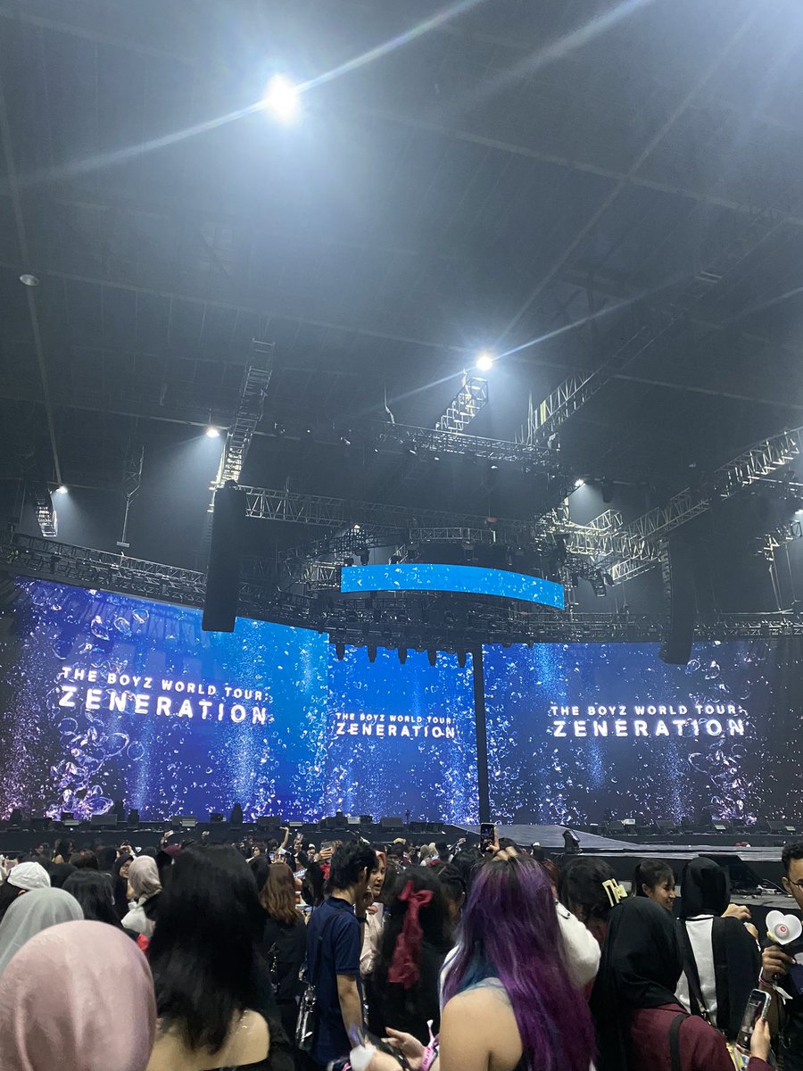 emelymrnh's tweet photo. Thank u the boyz it was such a amazing and cool concert. Im very enjoyed it #THEBOYZinJAKARTA #THEBOYZ_ZENERATION_in_JAKARTA #THEBOYZ_THEB_BEACHPARTY https://t.co/5nutmqSsbW