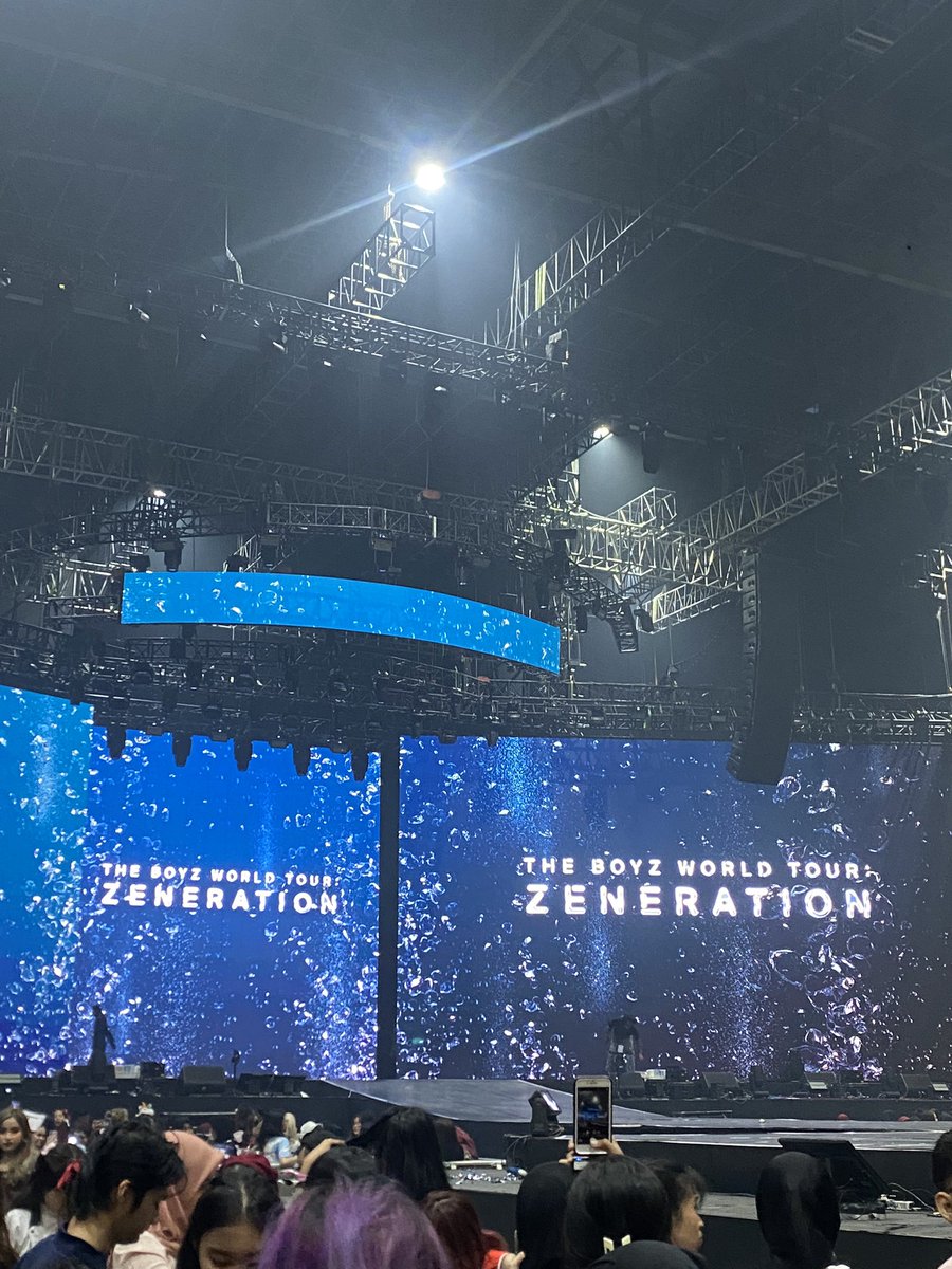 emelymrnh's tweet photo. Thank u the boyz it was such a amazing and cool concert. Im very enjoyed it #THEBOYZinJAKARTA #THEBOYZ_ZENERATION_in_JAKARTA #THEBOYZ_THEB_BEACHPARTY https://t.co/5nutmqSsbW