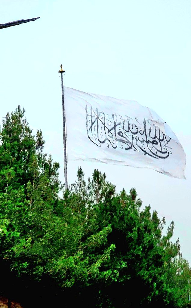 syedjamal_agha's tweet image. ستا په رپېدو کې مو سپيڅلي هيلې نغښتي دي.

#Flag_Day