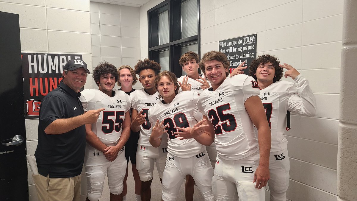 coachnateclark's tweet photo. Great time with my guys at Picture Day 2023! https://t.co/uB1mqDQSHn