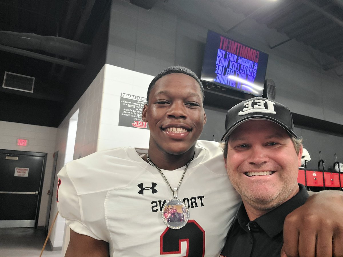 coachnateclark's tweet photo. Great time with my guys at Picture Day 2023! https://t.co/uB1mqDQSHn