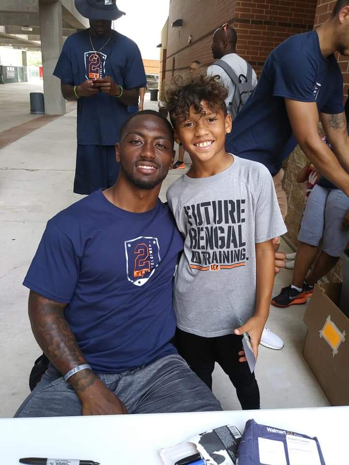 Mklembara1's tweet photo. @JamariKC went to a @Dubb02 camp in 2018. Today we are at @joshua_cephus camp and got to recreate an old pic. https://t.co/nzZQ49lNOI