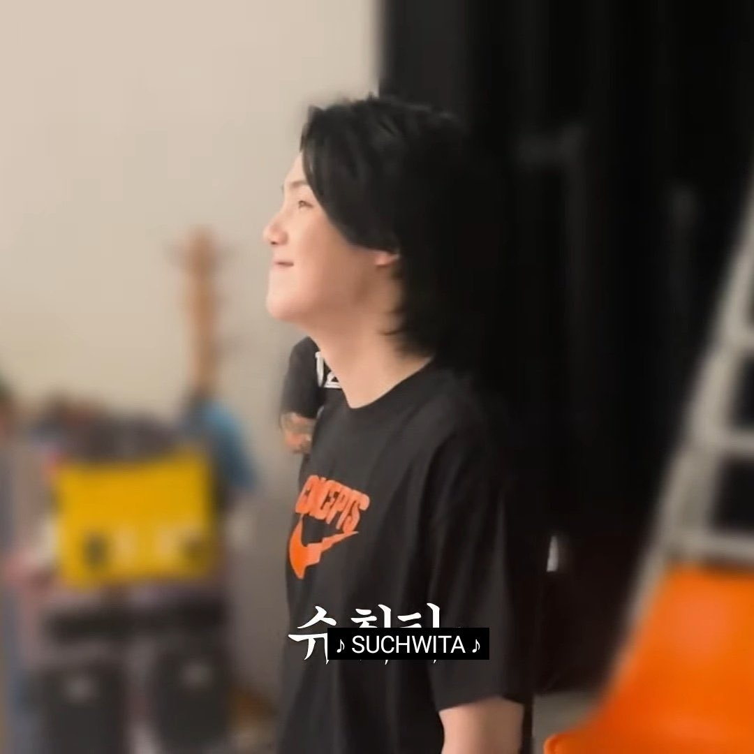 jessikatsu's tweet photo. It was at this moment Yoongi knew he f*cked up. https://t.co/AKnIM66w01