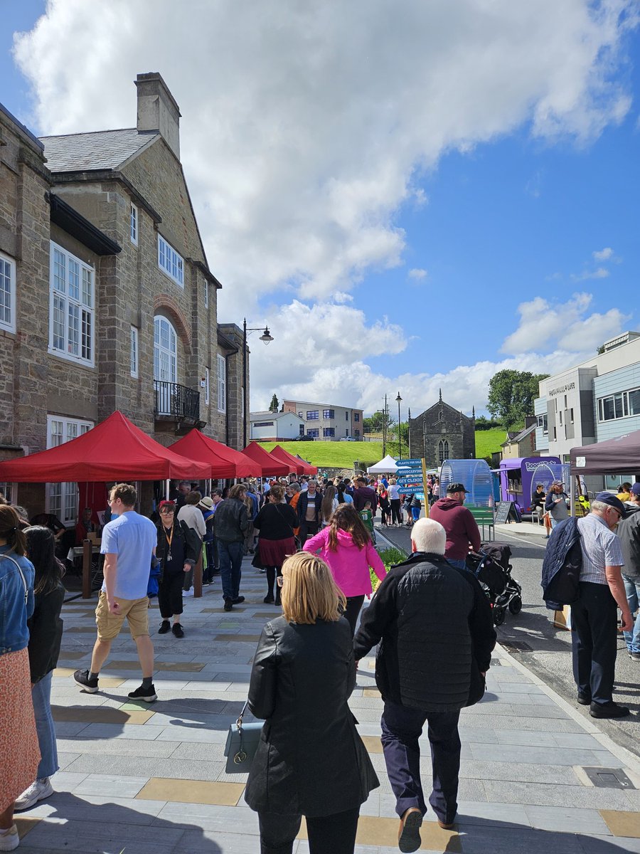 cavancalling's tweet photo. The Cottage Market is in full swing on Town Hall Street. Over 50 vendors to showcase their produce & crafts as well as summer themed workshops, demonstrations and live music! #cavancalling #CavanDay https://t.co/pM4TDLtkxZ