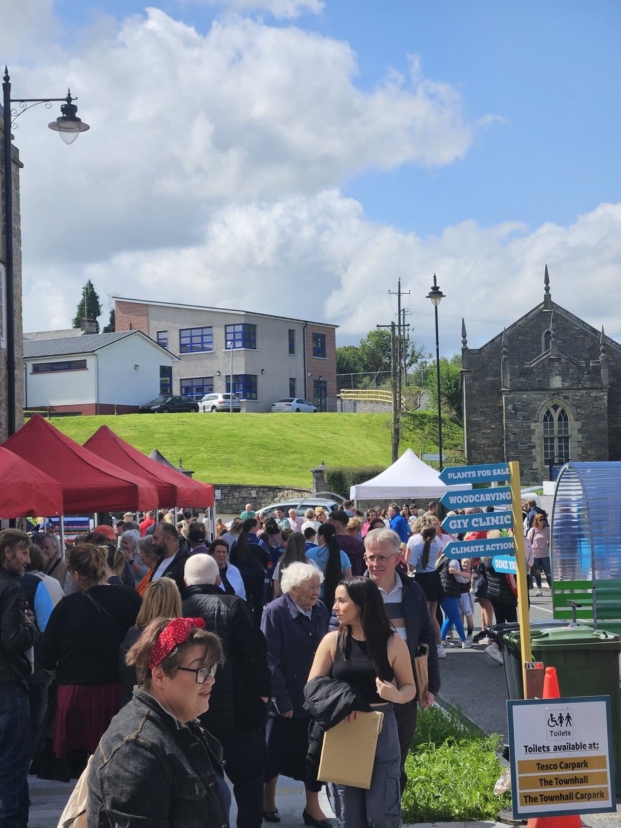 cavancalling's tweet photo. The Cottage Market is in full swing on Town Hall Street. Over 50 vendors to showcase their produce & crafts as well as summer themed workshops, demonstrations and live music! #cavancalling #CavanDay https://t.co/pM4TDLtkxZ
