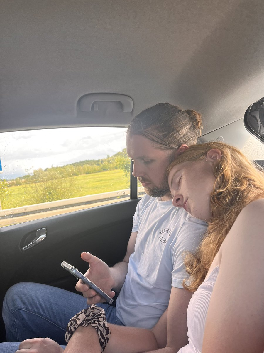 ginnykeurntjes's tweet photo. Europese awaydays zijn ook zoooooo vermoeiend 😴😂 #msvGRA https://t.co/s1mLArkpPv