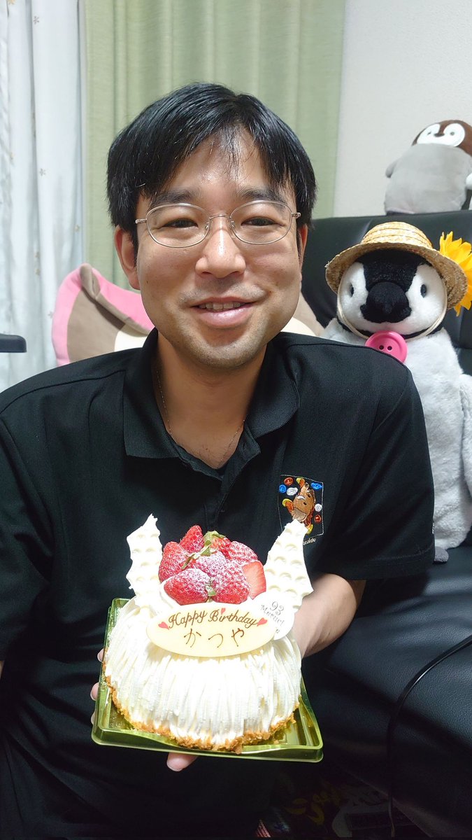 NAKAZAWA3JBZ's tweet photo. 誕生日ディナーは平田の哲二郎で塩つけ麺をいただきました🐧
平田さんの愛情で豚増し(麺も？)で腹パンパンw
お陰様でケーキは翌日に持ち越しとなりました🐧 https://t.co/5F7VZtyiXi