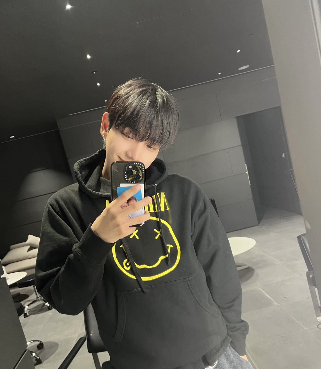 미소 ver. 😝 
선물이다? ❣️

#BOYNEXTDOOR #JAEHYUN #명재현