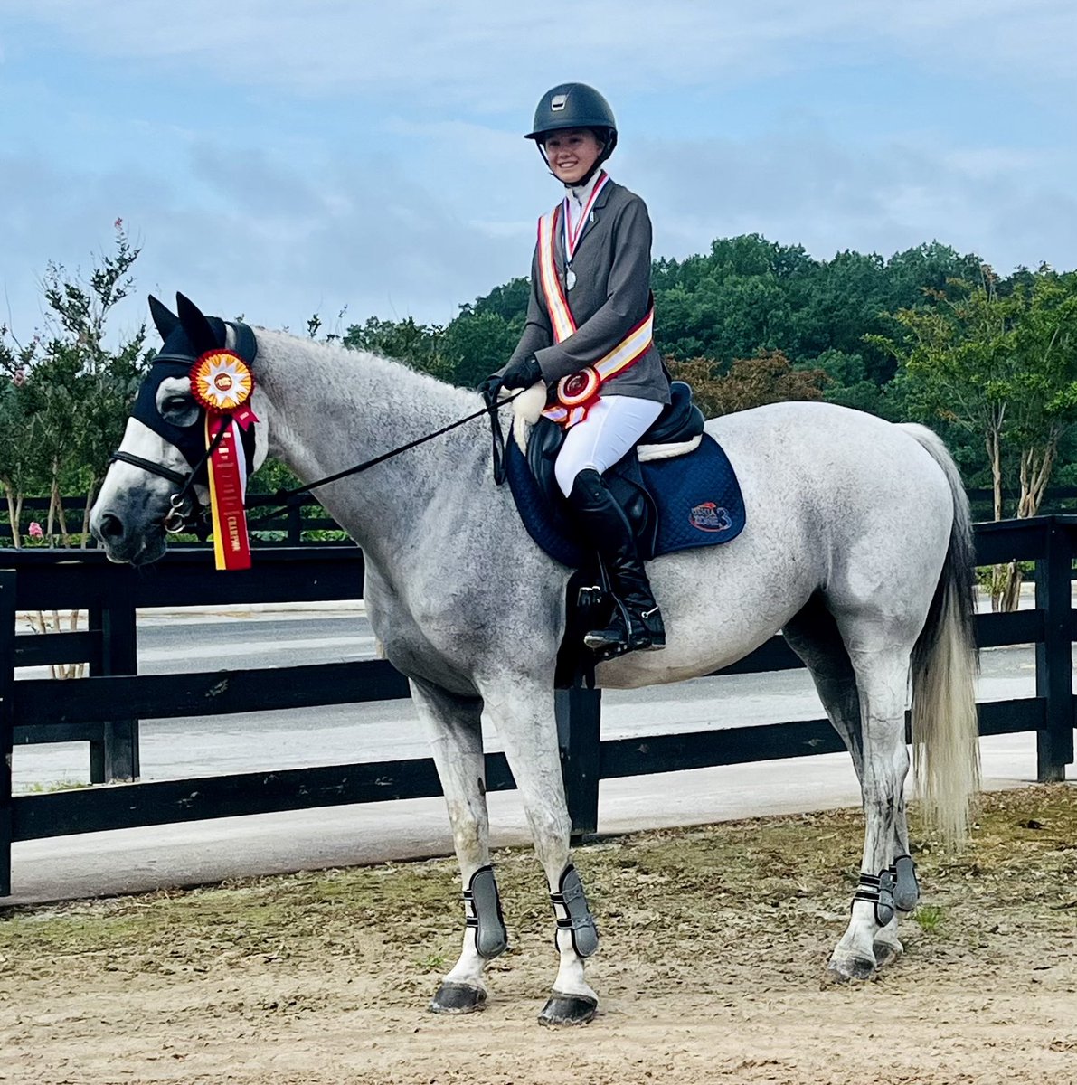 Silver medal 🥈 in the USHJA Children’s Individual Zone Jumper Championships for Cierra & Generosa MK 👏🏻 One rail all week & a fast jump off to secure her prize! Her amazing team finished just off the podium in the 4th position. ⁦@FoxcroftSchool⁩ is so proud of this pair 💕