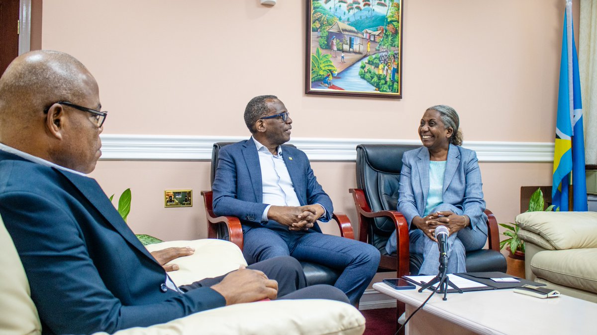 UNDPBarbadosEC's tweet photo. Ms. Limya Eltayeb (@EltayebLimya), UNDP Resident Representative, presenting credentials to St. Lucia’s PM @PhilipJPierreLC in Castries. Excellent discussions on subregional development, blue economy, 🇱🇨SMEs and future collaboration. #FortheGoals https://t.co/gughIV7Lnd