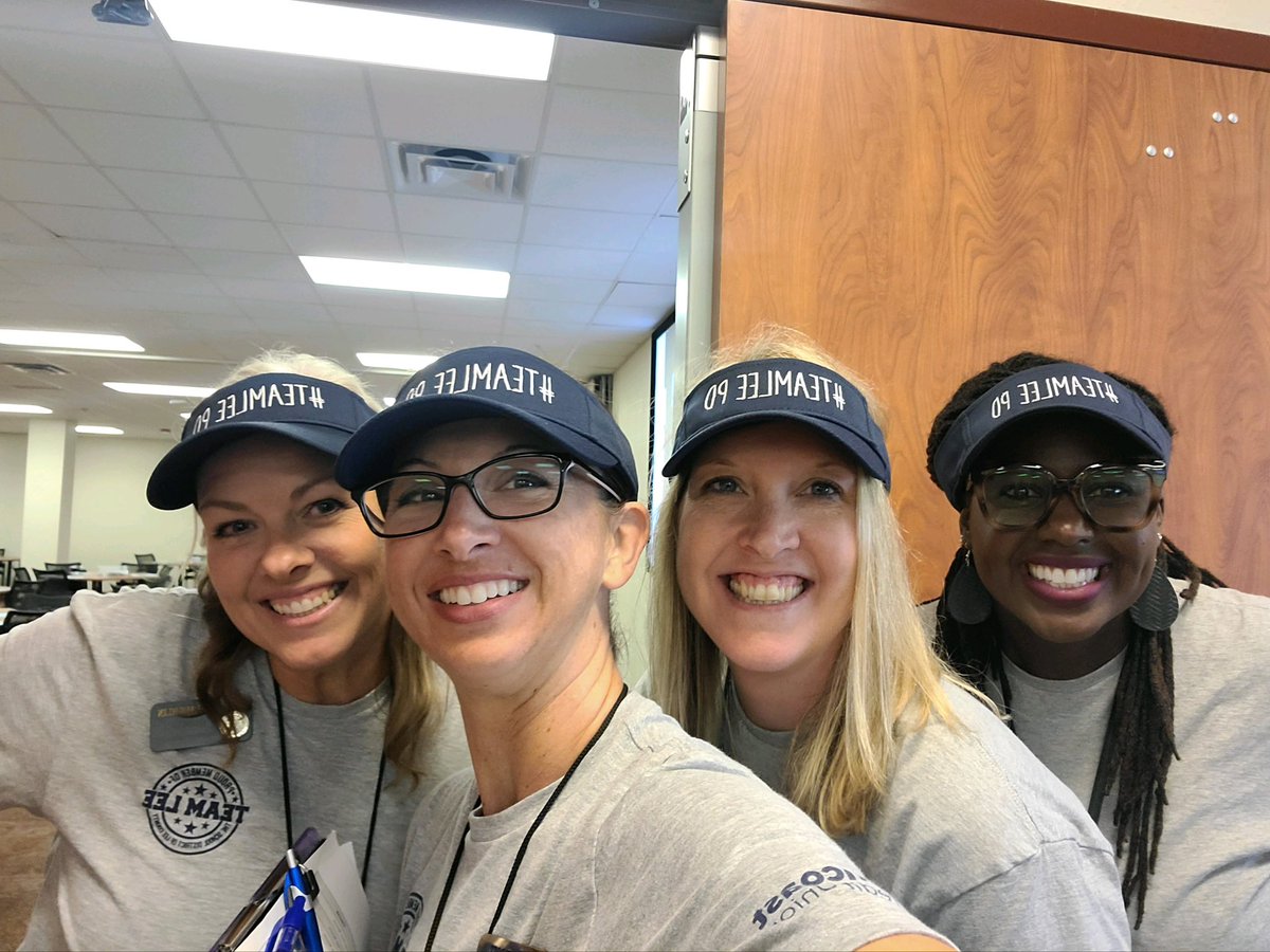 jojobeverly's tweet photo. Oh, what a week. STILL smiling after eleven events.  We are Team Lee!  ♥️ https://t.co/nuFeV2TcdM
