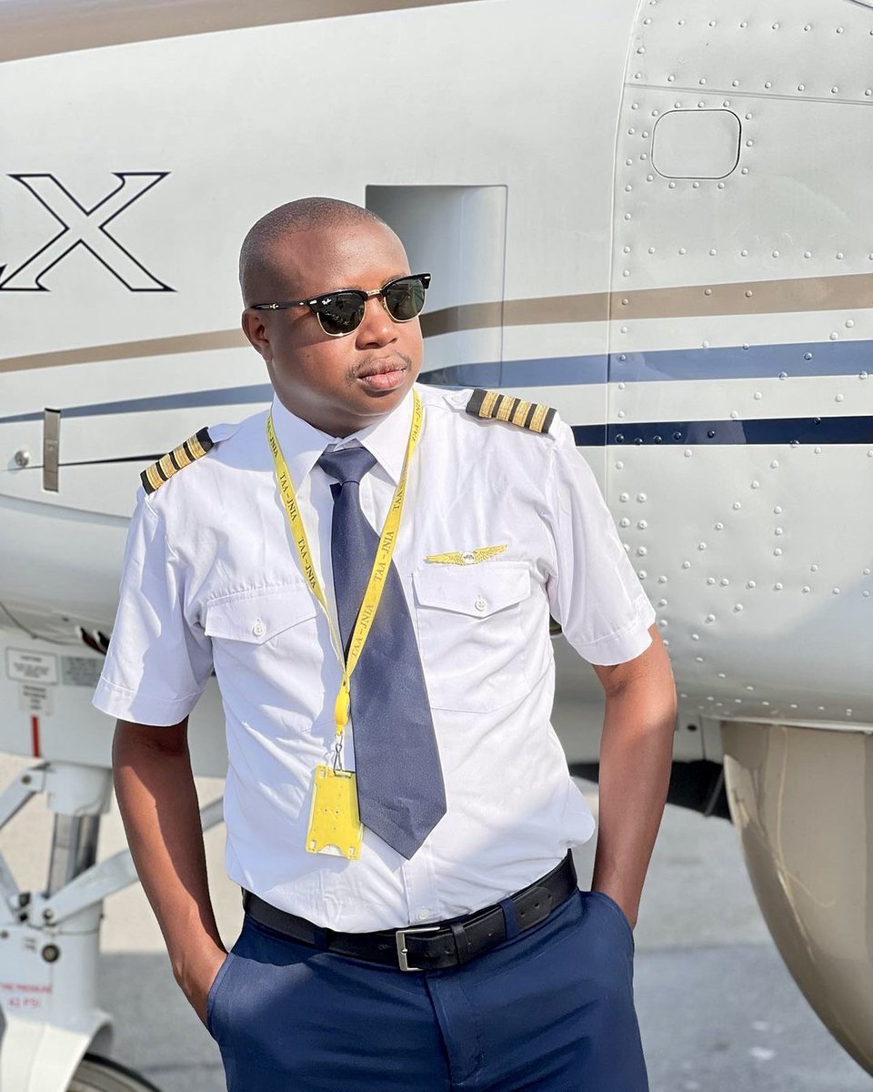 auricair's tweet photo. 👨‍✈️ @hamisi_cpl
•
•
•
•
•
#PilotLife #AuricAirPilots #MenInUniform #Aviation #Captain #FlyHigh #AviatorLife #Plane #Airport https://t.co/Wpmf2osd1t