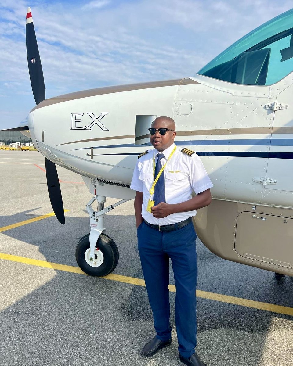 auricair's tweet photo. 👨‍✈️ @hamisi_cpl
•
•
•
•
•
#PilotLife #AuricAirPilots #MenInUniform #Aviation #Captain #FlyHigh #AviatorLife #Plane #Airport https://t.co/Wpmf2osd1t
