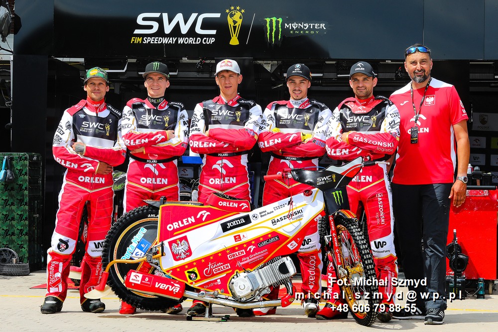 michal_szmyd's tweet photo. A few shots from Speedway World Cup Final - practice session part I feat. @PolskiZuzel @zmarzlik95 @DuzersTeam @MaciejJanowski1 @Chris_Holder23 @max_fricke #AdamEllis @WTSSparta #JanuszKolodziej #DominikKubera @SpeedwayGP #SWC #Final #practice https://t.co/yM8u1yCklR