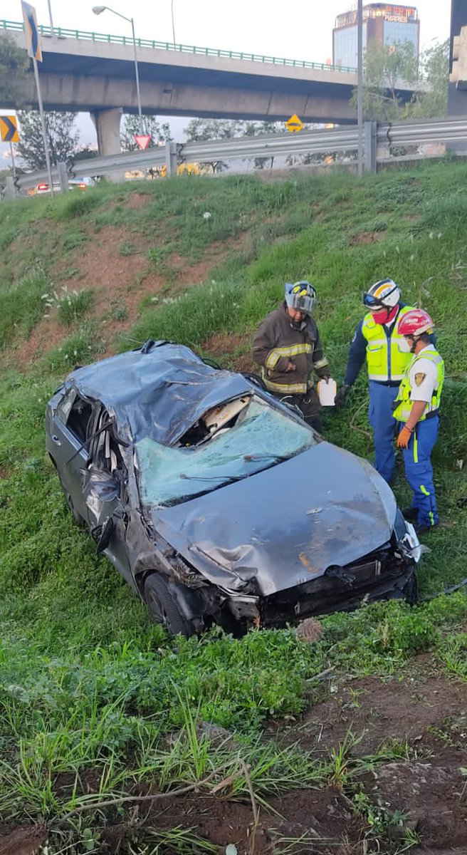 Ⓜ️iguel Angel López 🇲🇽 (@angelito190273) on Twitter photo VOLCADURA.
Automovilista pierde la vida al volcar su vehículo.
Ocurrió en la incorporación de Insurgentes y Periférico.<a href="/contextodgo/">Contexto de Durango</a> <a href="/Vargasquinones/">Miguel Angel Vargas Quiñones</a> VOLCADURA.
Automovilista pierde la vida al volcar su vehículo.
Ocurrió en la incorporación de Insurgentes y Periférico.<a href="/contextodgo/">Contexto de Durango</a> <a href="/Vargasquinones/">Miguel Angel Vargas Quiñones</a>