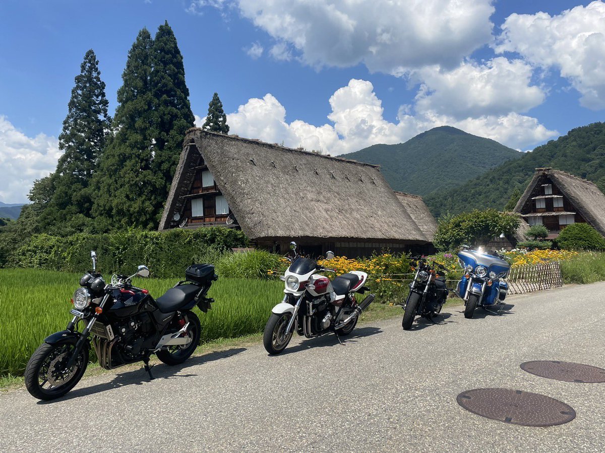 seisoon1204's tweet photo. 先週の白川郷　超暑かった！
#白川郷
#世界遺産
#ツーリング
#ハーレー
#flhtcu https://t.co/sSdB45YXAR