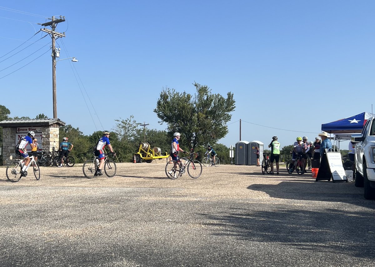 WA5JRS's tweet photo. Riders are starting to arrive at Rest Stop 7. We will have many more soon. https://t.co/rrvtTth910
