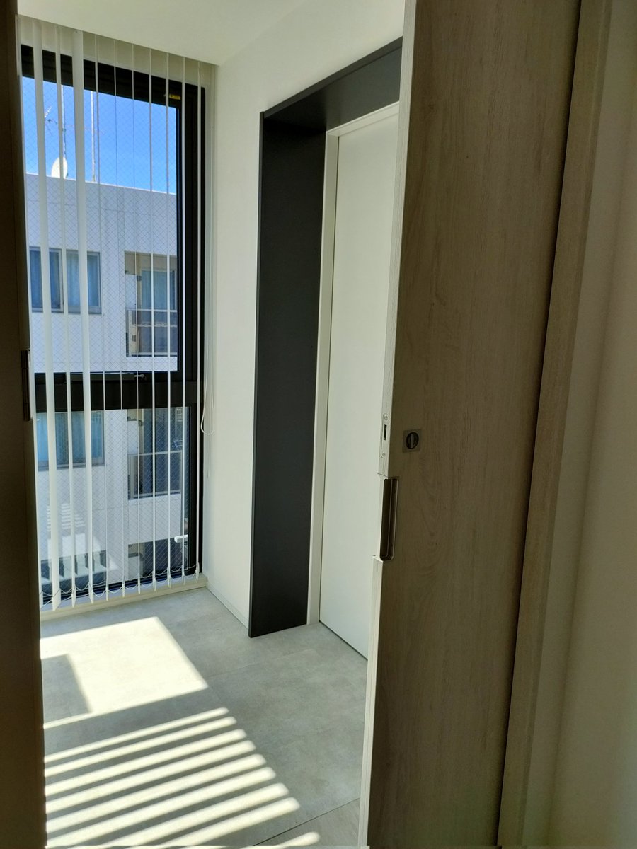 potilooo's tweet image. 新築の世界が知りたくて@tatetaro しゃんのセミナーに参加🐕宅建取ったから地区計画や用途地域の話についていけて無駄じゃなかった。中古や属性の話もあり前広に知識習得。2棟の見学で様々な構造を目視し容積率最大消化プラン等普段Twitterで見る話が色々飲み込めた。エレ前から居住SPは海外のよう！