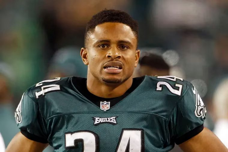jasrifootball's tweet photo. 𝗙𝗟𝗔𝗦𝗛𝗕𝗔𝗖𝗞: On this day 12 years ago, the #Eagles sign free agent CB Nnamdi Asomugha to a 5-year $60M contract 

This came one day after they had already traded for Domonique Rodgers Cromartie.

The hype for Asomugha and the Eagles was THROUGH the roof, but it didn’t work out

Asomugha never panned out, and many considered that to be the worst free agent signing in NFL history.

5-years and $60 million doesn’t look like alot now, but back then it was looked at as a game changing contract.

Quote from then #Eagles HC Andy Reid:

“He’s one of the best — if not the best — cornerbacks in the NFL. He’ll be a great addition to our cornerback crops.”

(H/T: @PHLEaglesNation)