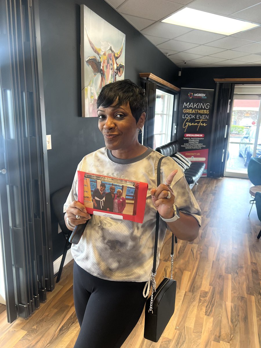 MGREENSAV's tweet photo. It’s Saturday!!! Our first order of business is ensuring that @WSAVTinaTS receives her custom order and printed photos from her Emmy Awards nomination.

For photography and print services, visit us at https://t.co/QdnVXjHMCB https://t.co/fWGZaEH8ro