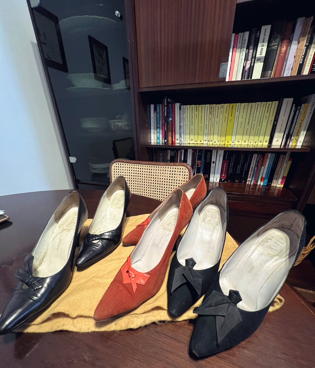 Mechiness's tweet photo. @MadameGilflurt Just last week I found not one but three pairs of Roger Vivier's for Dior in my grandma's closet. The best part is we wear the same size 🥹 https://t.co/Q3JwGiGNcp