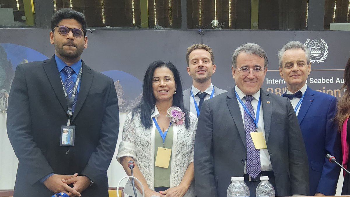 Duncan Currie tweet media