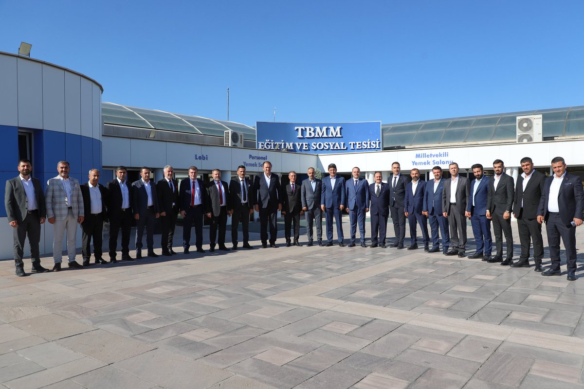 Bingöl Ticaret ve Sanayi Odası Başkanı Sayın Kadir Çintay'a, değerli Yönetim Kurulu ve Meclis Üyelerimize nazik ziyaretlerinden dolayı teşekkür ederim.