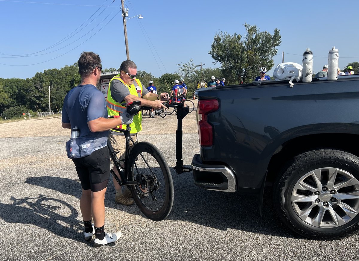 WA5JRS's tweet photo. One of the SAGs helping transport a rider. https://t.co/O6PMXBe6ZY